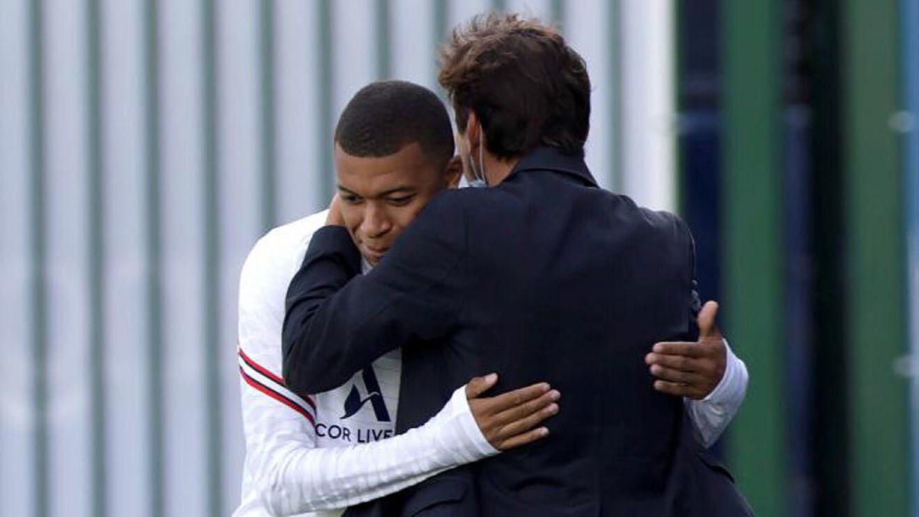 Mbappé s'abraça amb Leonardo | PSG