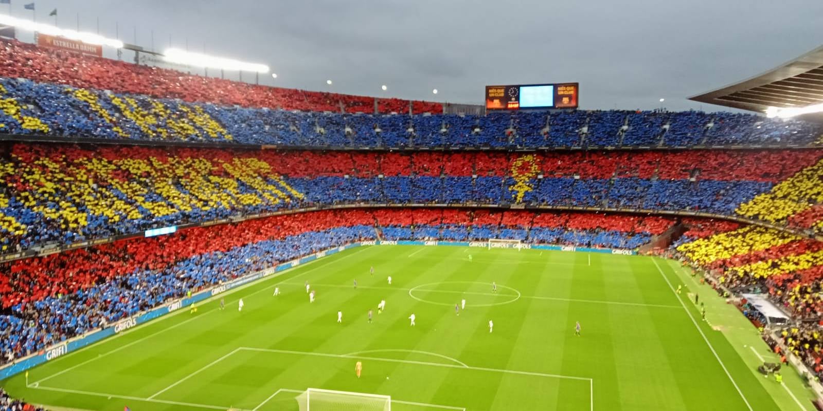 El Camp Nou fa un mosaic | El Món