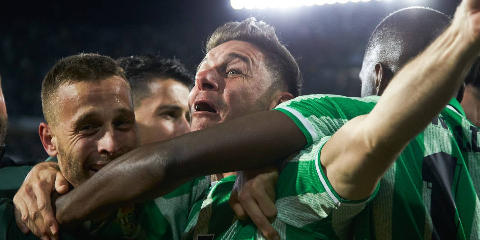 Joaquín celebra el gol que dio el acceso del Betis a la final de Copa | Europa Press