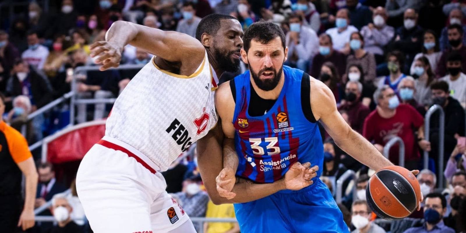 Nikola Mirotić conduce con la pelota | FC Barcelona