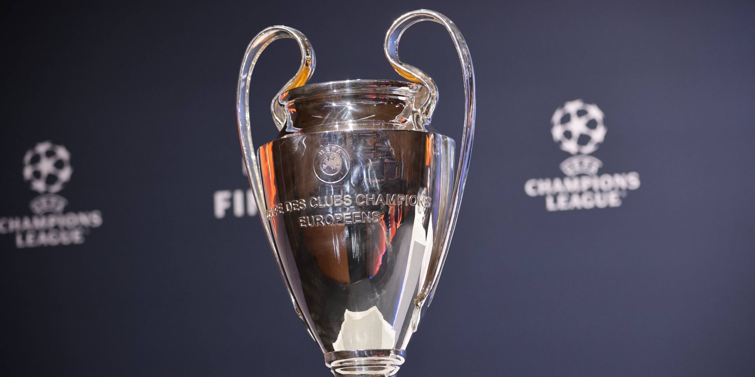 El trofeu de la Champions, durant el sorteig | UEFA Champions League
