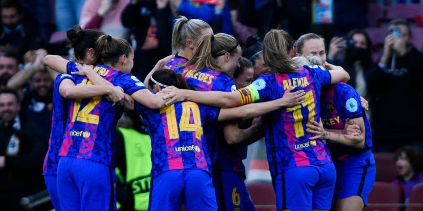 Les jugadores del Barça celebren un gol al Camp Nou | @FCBfemeni
