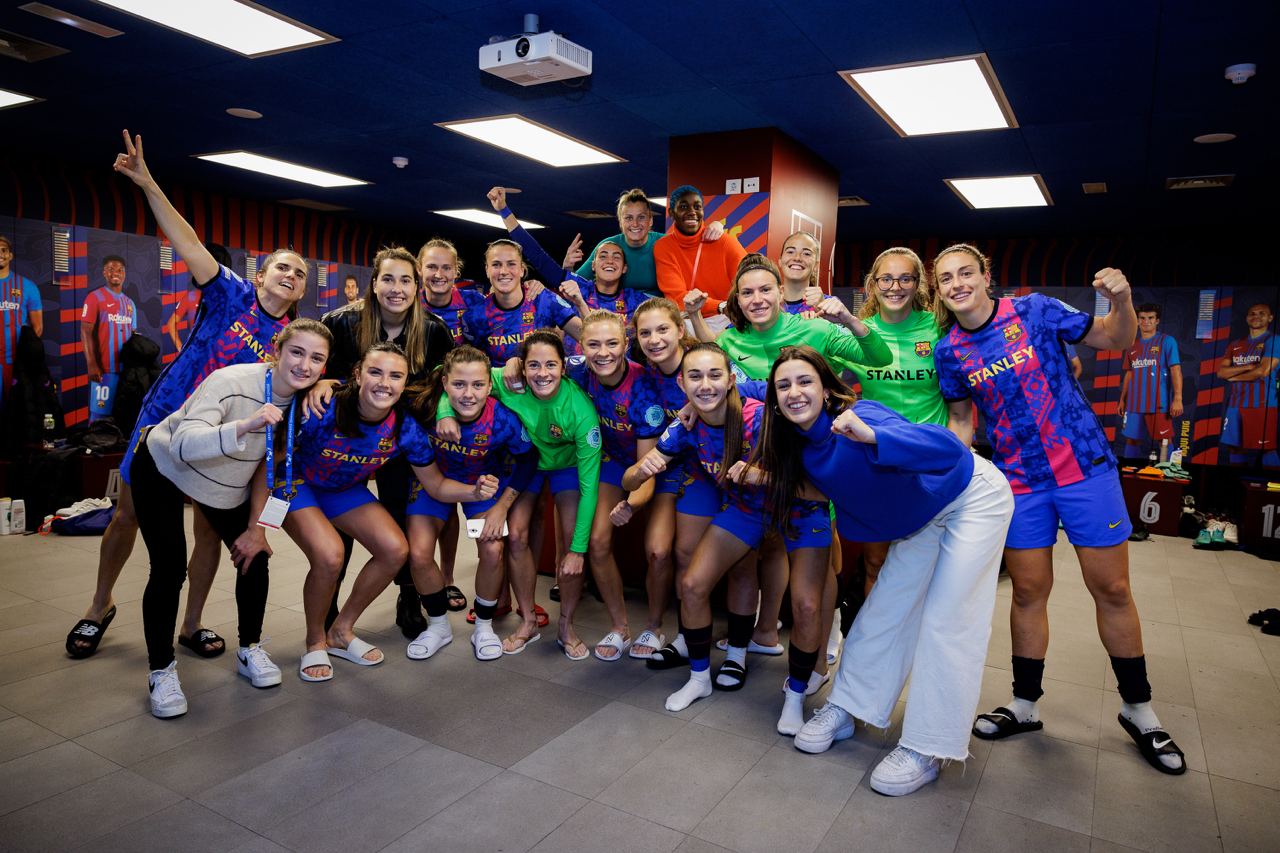 El vestidor del Barça femení celebra la victòria contra el Madrid | FC Barcelona