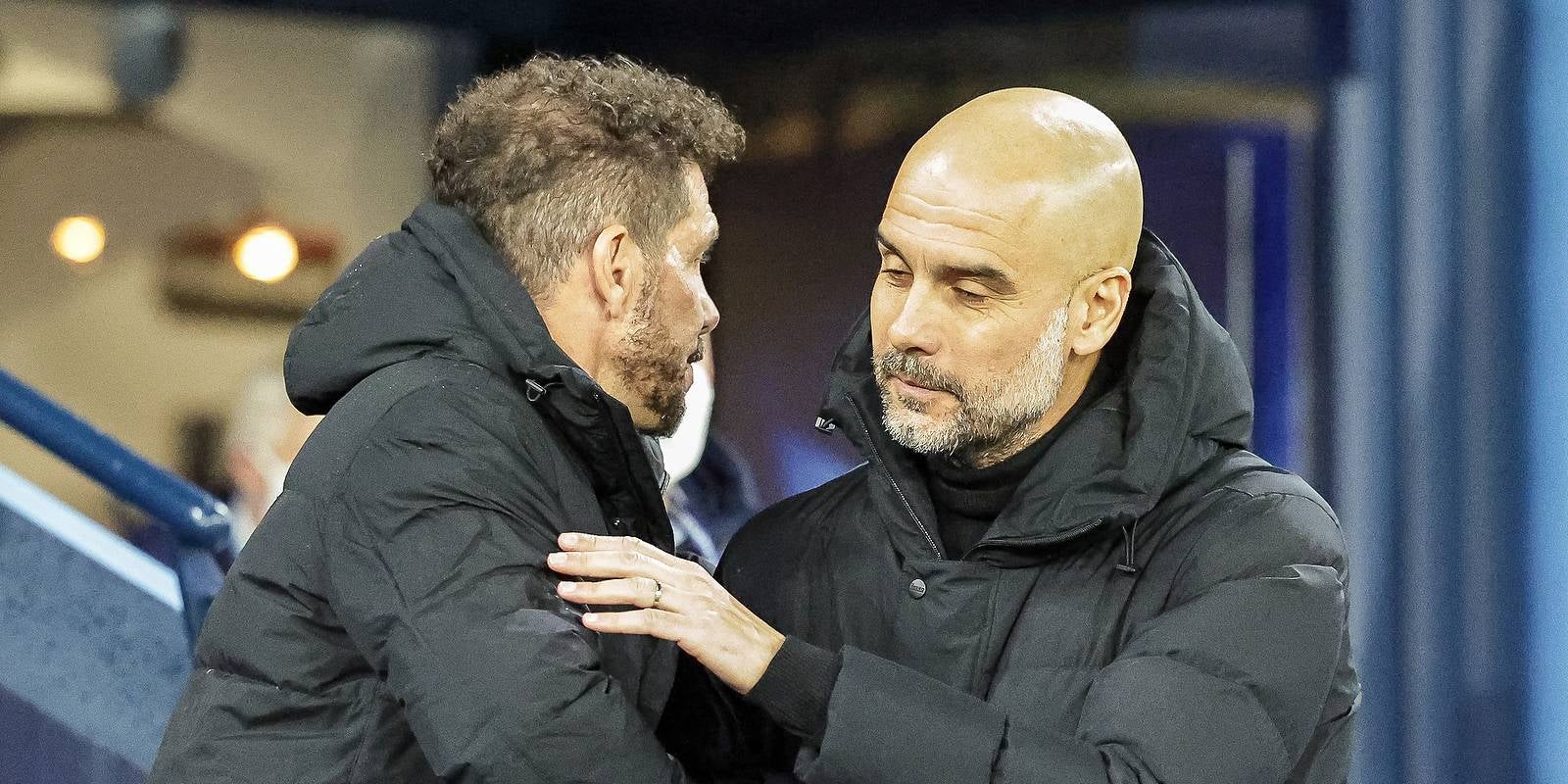 Diego Pablo Simeone, entrenador de l'Atlètic de Madrid, i Pep Guardiola, del Manchester City, se saluden abans del matx d'anada de quarts de final de la Champions League | Europa Press