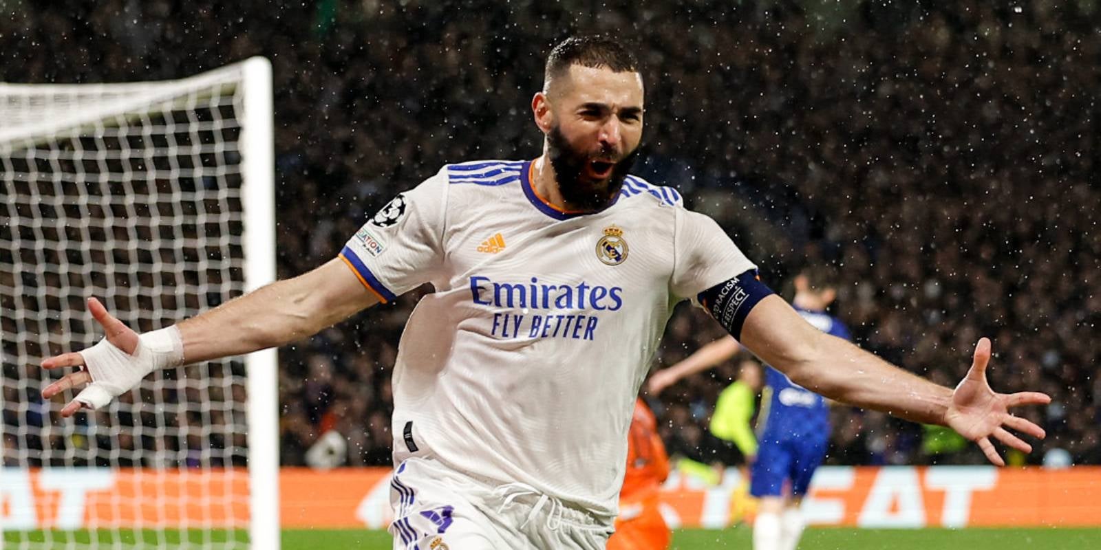 Karim Benzema, jugador del Madrid, celebra un dels tres seus gols al Chelsea | Reial Madrid