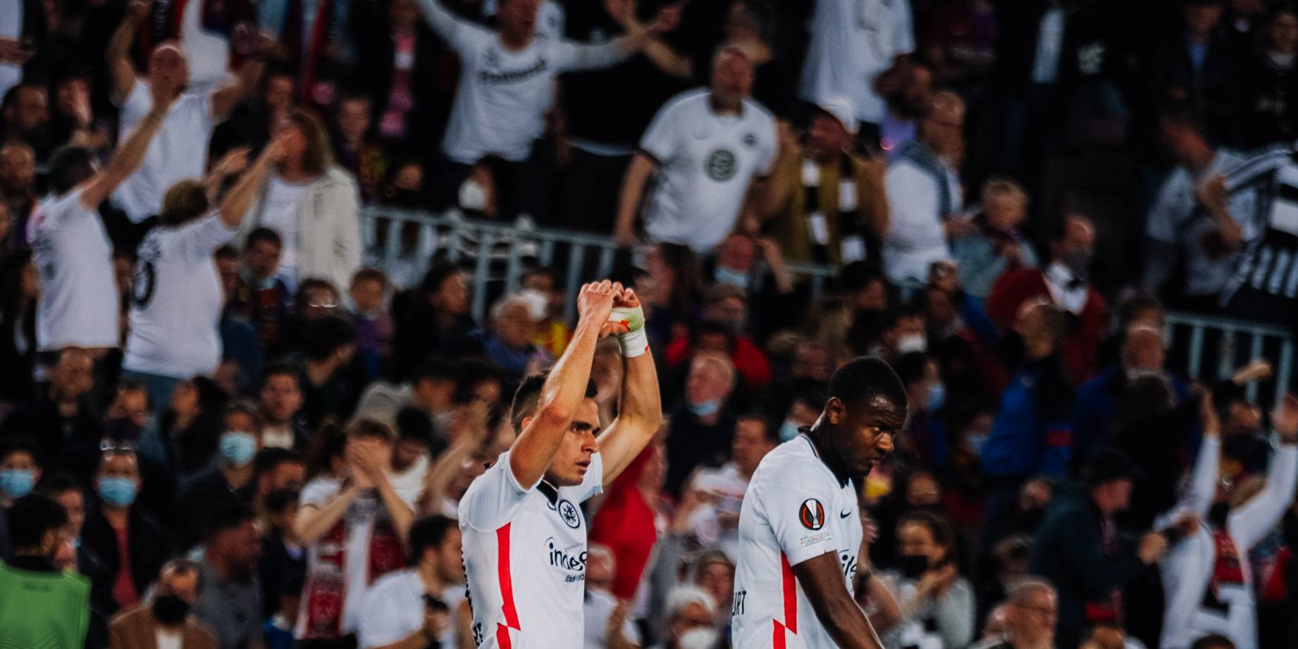 Aficionats de l'Eintracht celebren un gol al Camp Nou | Eintracht Frankfurt