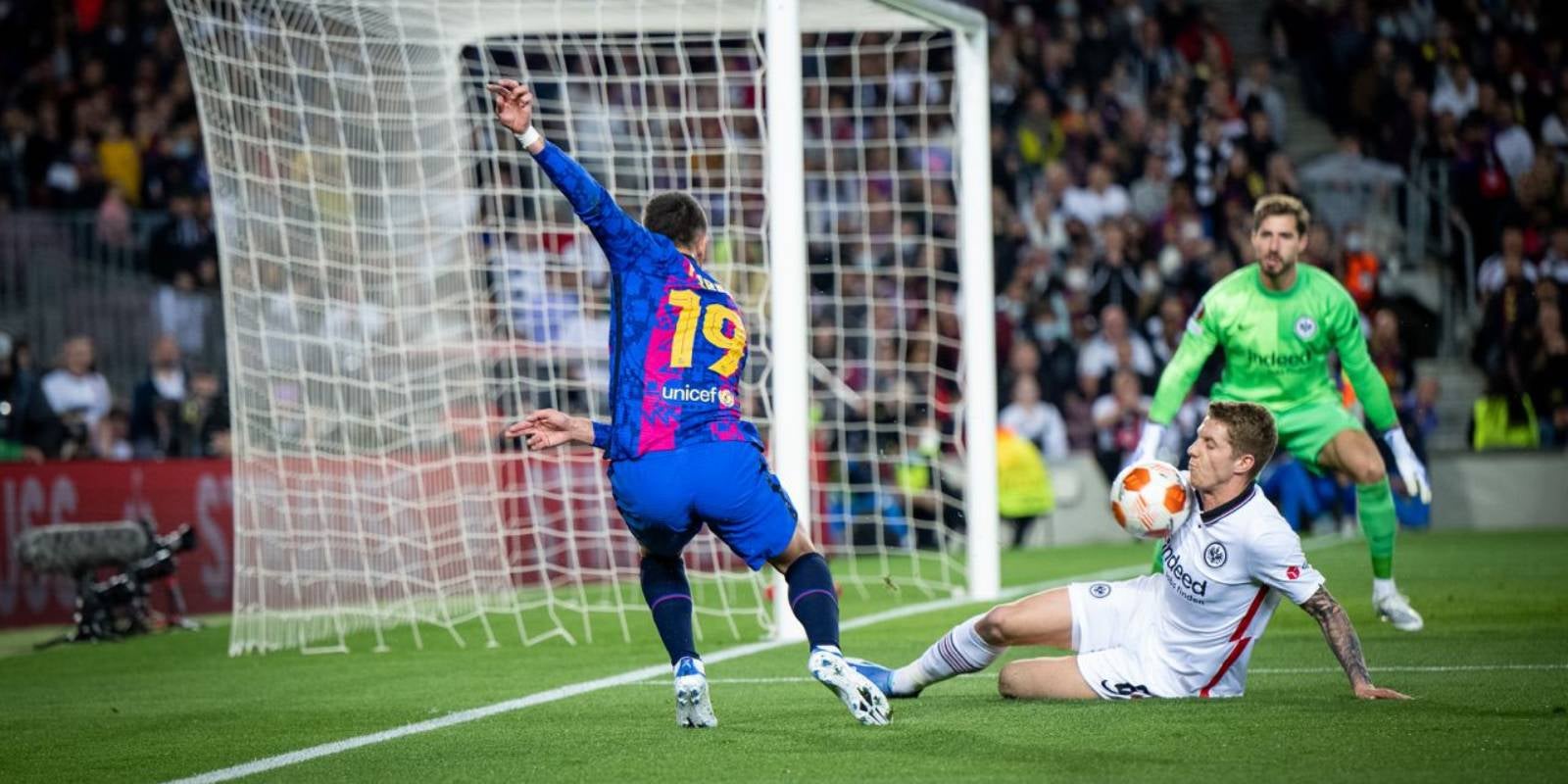 Ferran Torres remata una pilota | FC Barcelona