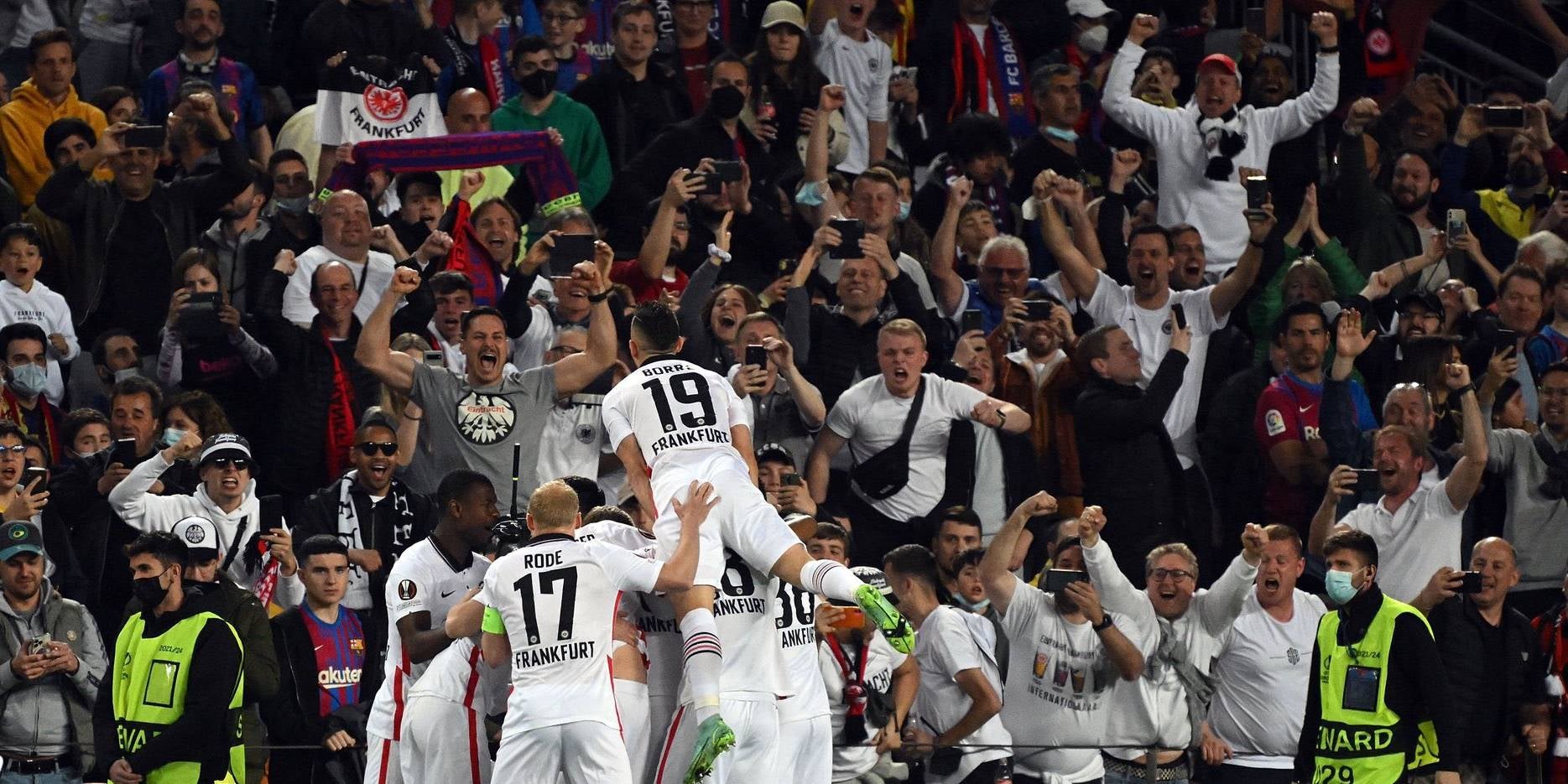 Los jugadores del Eintracht, celebrando un gol contra el Barça en el Camp Nou | Eintracht Frankfurt