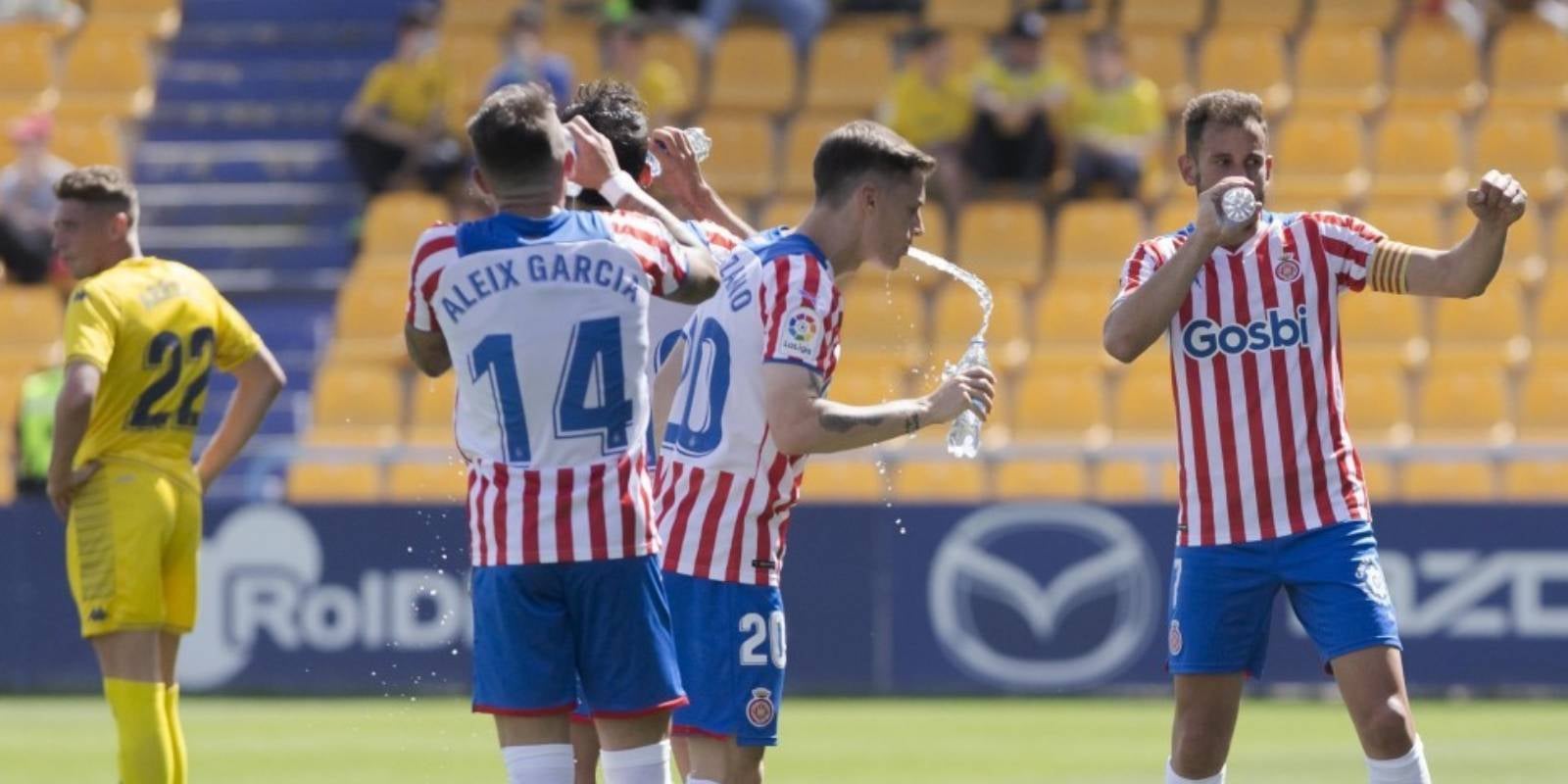 Els jugadors del Girona beuen aigua durant l'Alcorcon-Girona | Girona FC