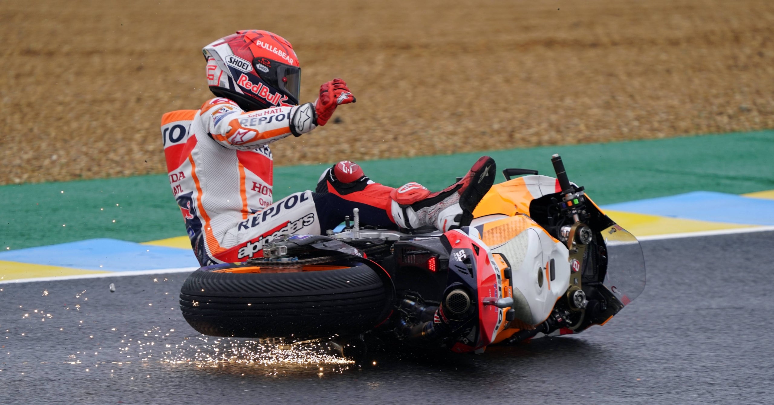 Marc Márquez cau de la seva moto | Europa Press