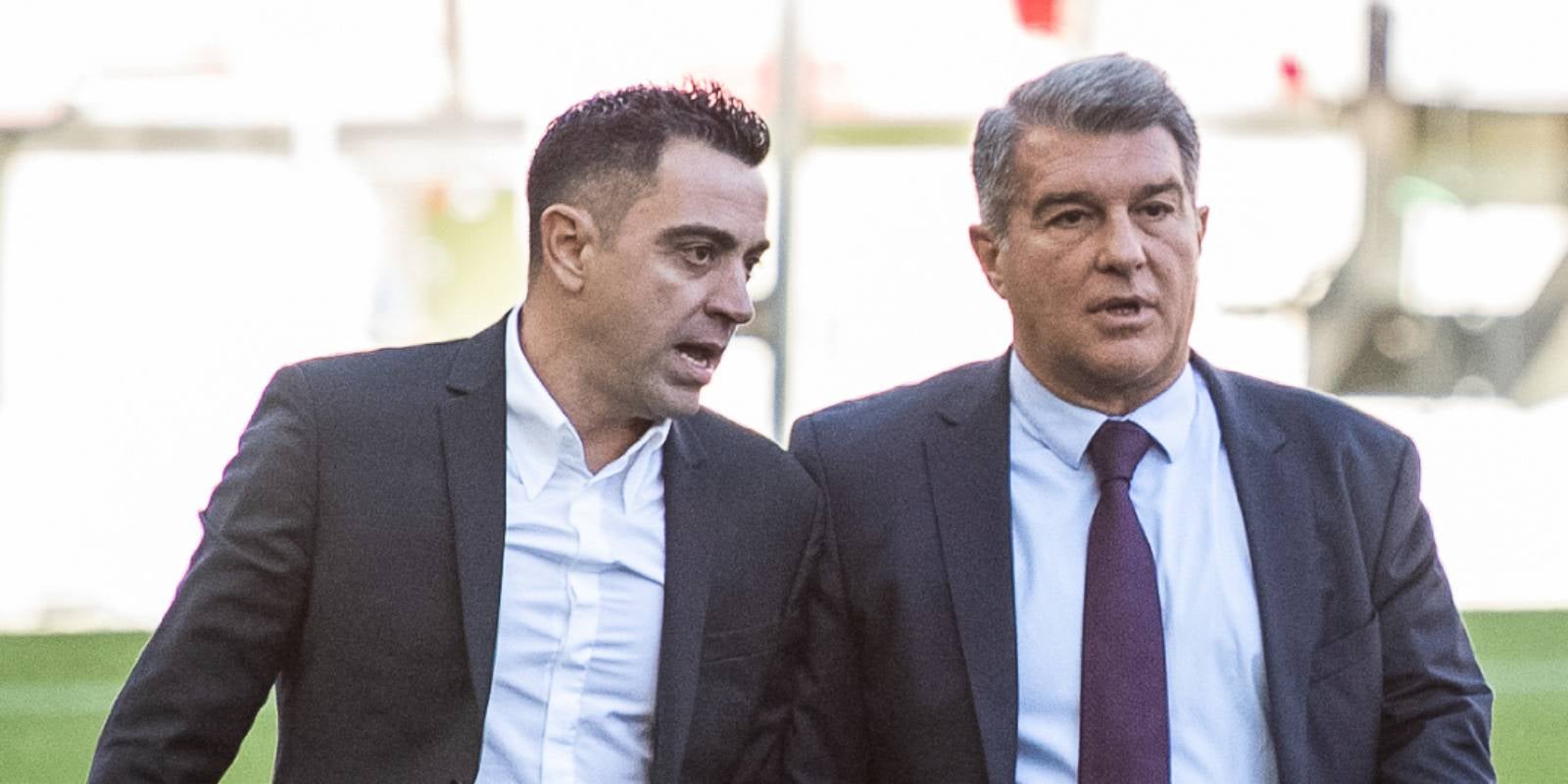 Xavi Hernández, entrenador del Barça, y Joan Laporta, presidente | Europa Press