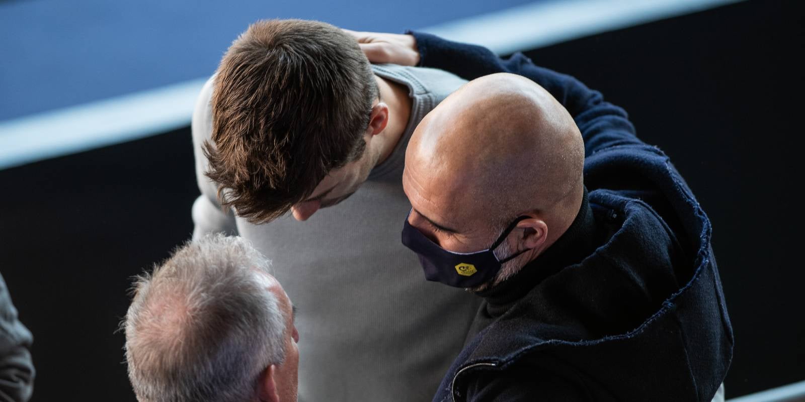Gerard Piqué i Pep Guardiola, durant l'acte de la retirada del Kun Agüero al Camp Nou | Europa Press