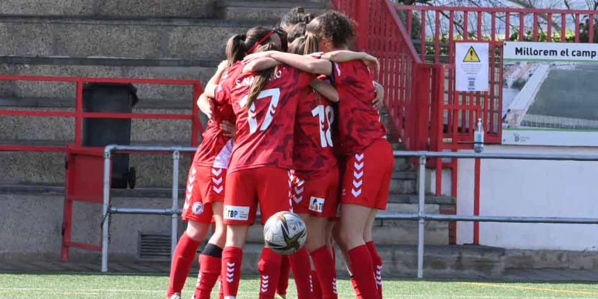 Les jugadores del Llevant Les Planes celebren un gol | FC Levante Las Planas