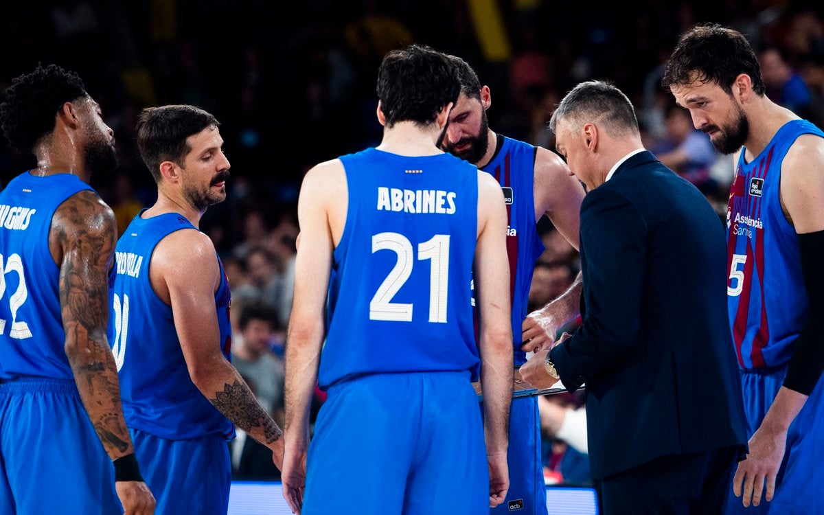 Sarunas Jasikevicius dona instruccions als seus jugadors | FC Barcelona