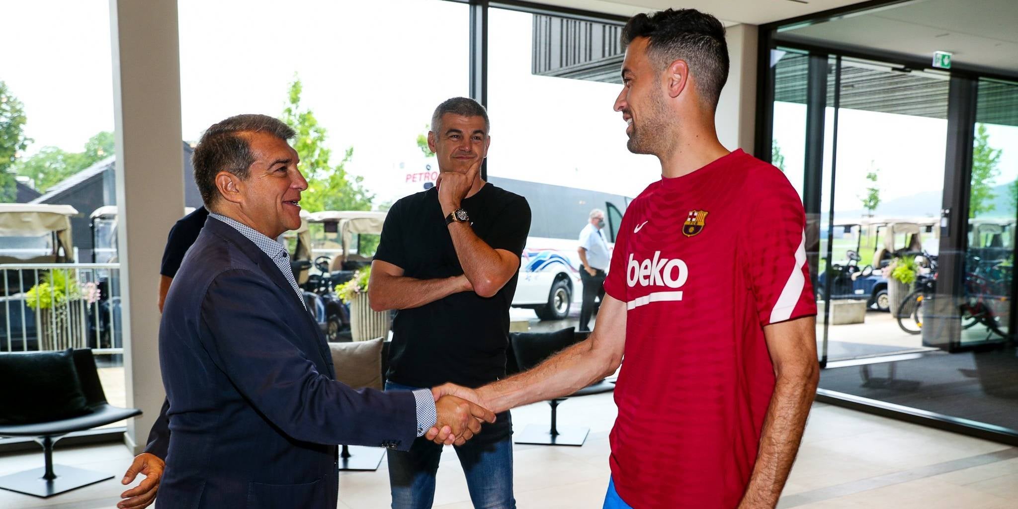Joan Laporta i Sergio Busquets, en arxiu | FC Barcelona