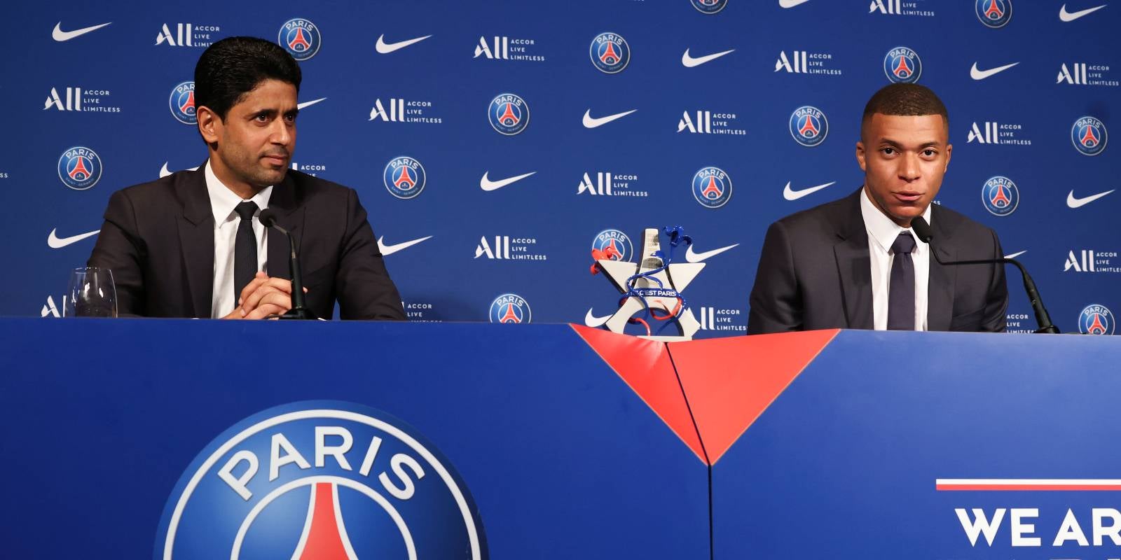 Nasser Al-Khelaïfi, president del PSG, i Kylian Mbappé, exjugador de l'equip | Europa Press