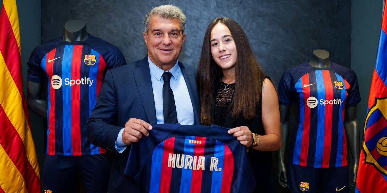 Nuria Rábano i Joan Laporta, nova jugadora del FC Barcelona femení i president del FC Barcelona | FC Barcelona femení