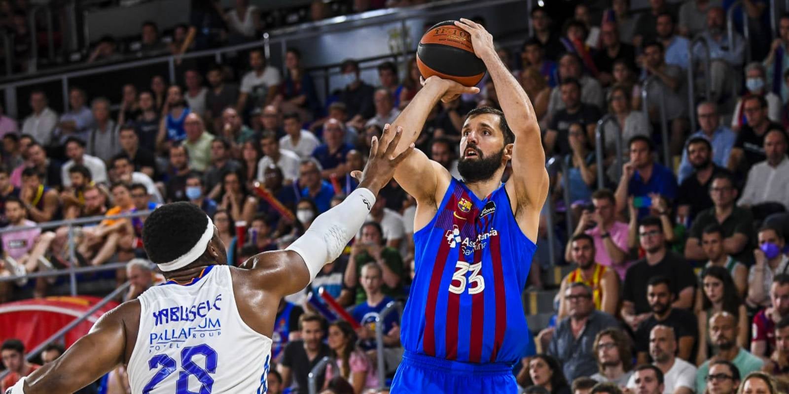 Nikola Mirotić llença a cistella | FC Barcelona 