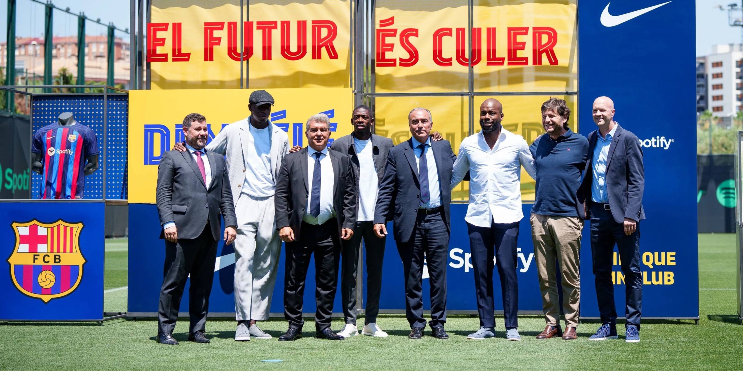 Laporta y Sissoko, durante la renovación de Dembélé | FC Barcelona