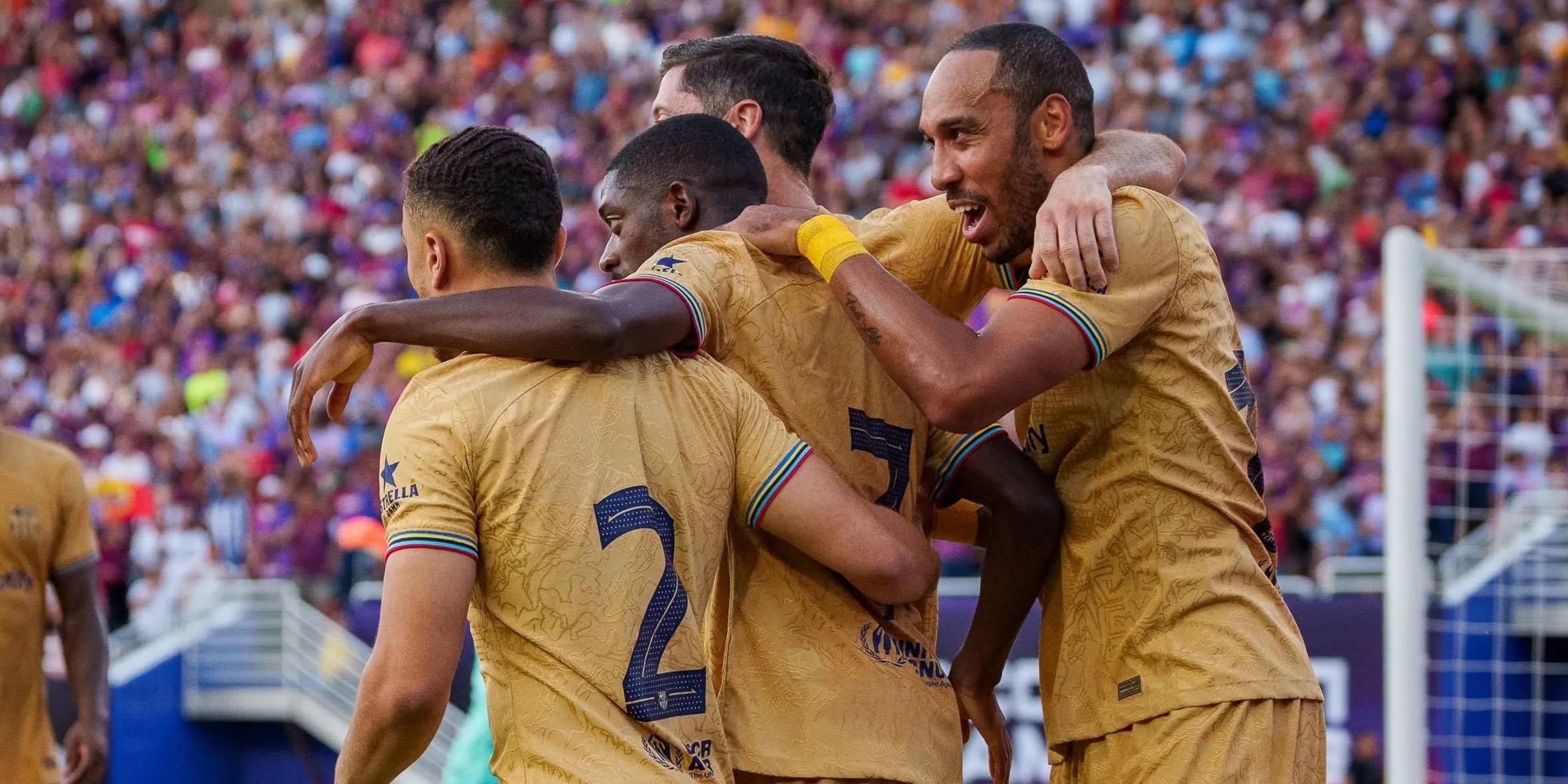 Sergiño Dest celebra un gol amb els seus companys | FC Barcelona