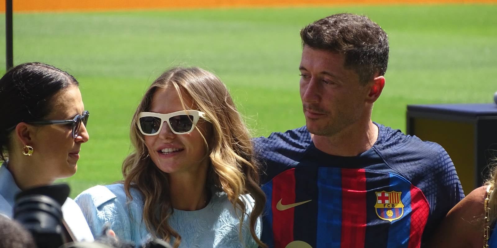 Anna Lewandowska i Robert Lewandowski, durant la presentació del polonès al Camp Nou | Gabriel Izcovich