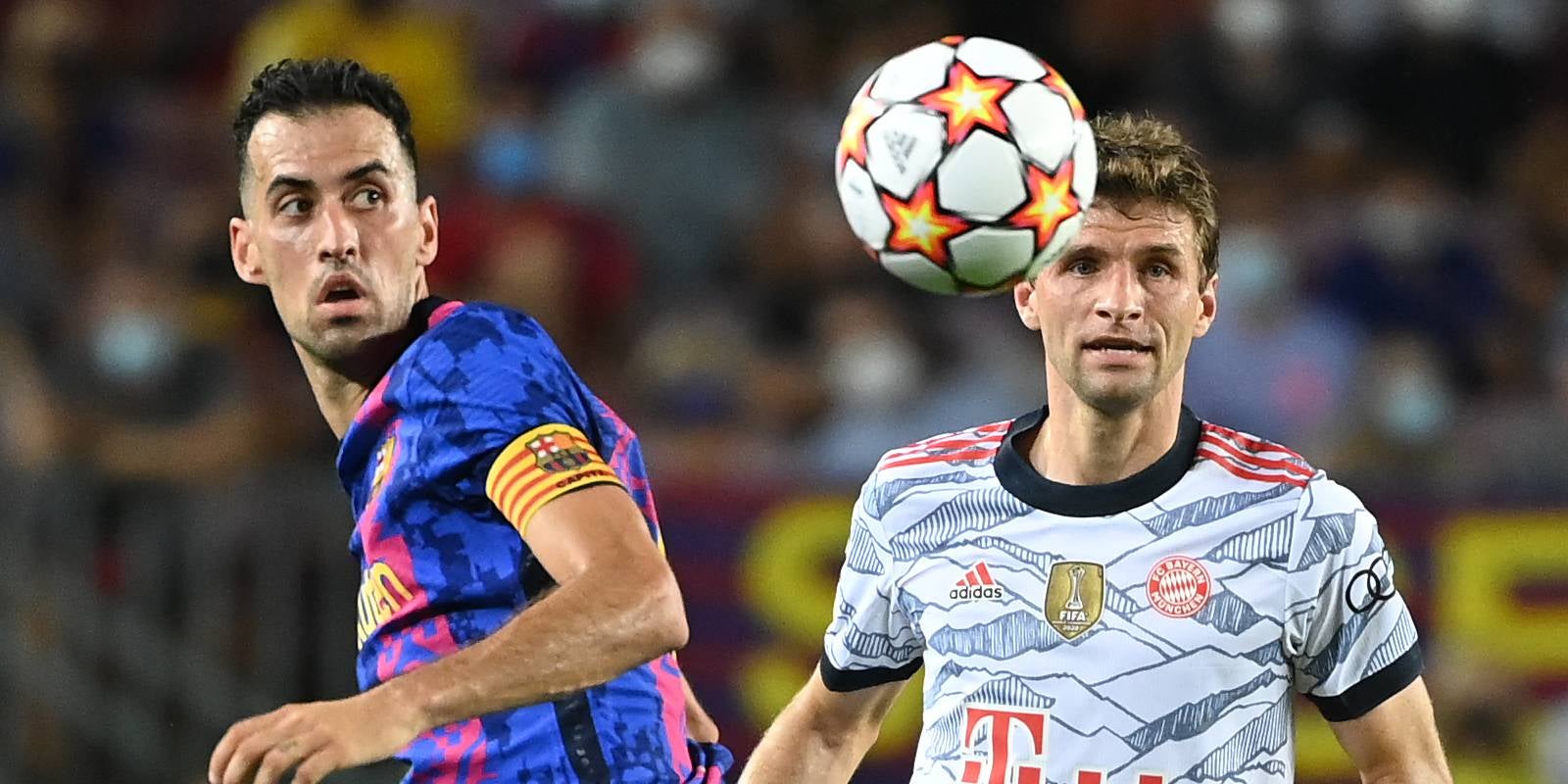 Sergio Busquets i Thomas Müller, durant un Barça-Bayern | Europa Press