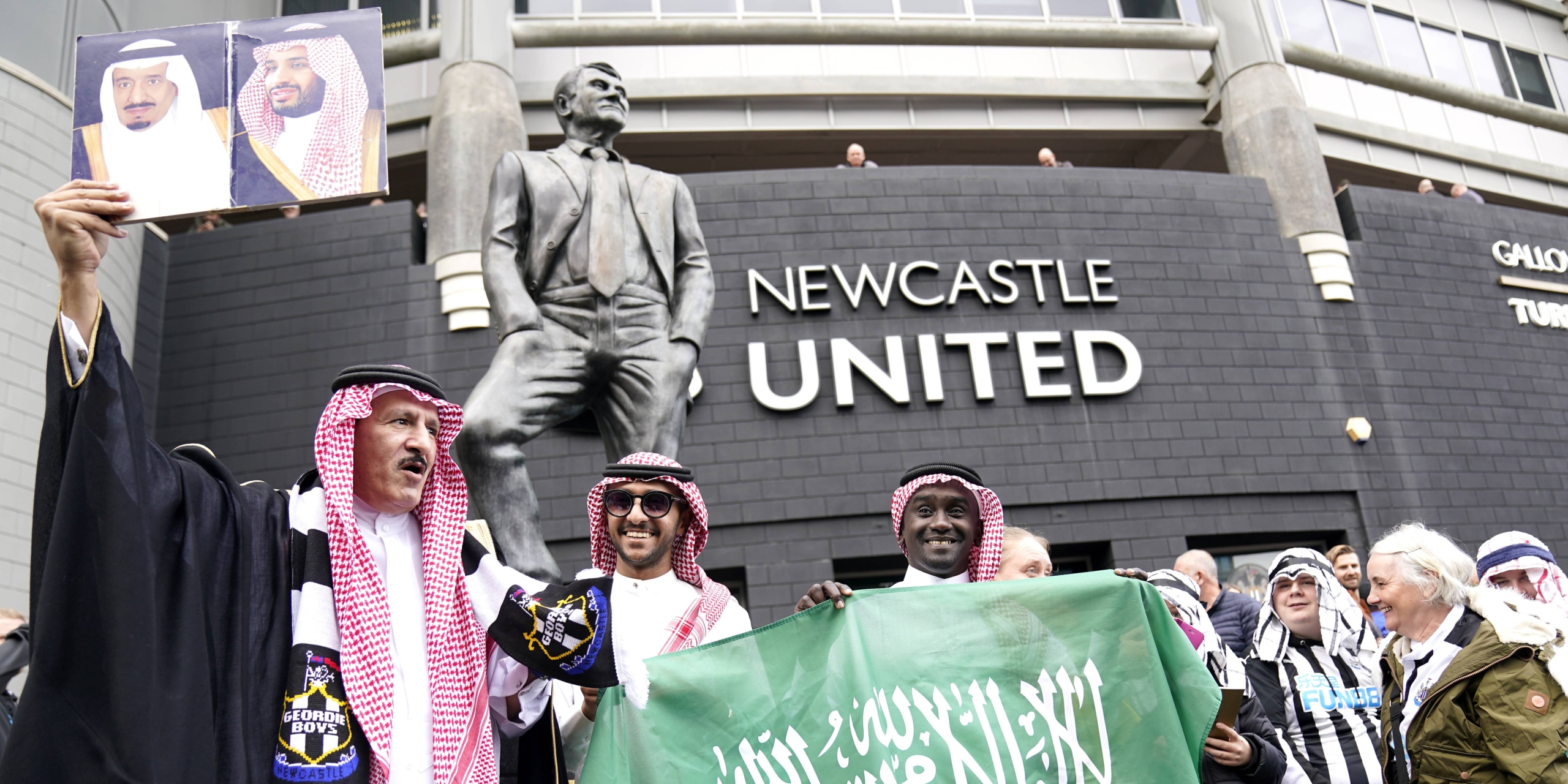 Aficionats del Newcastle, celebrant la compra del club per part de la família reial de l'Aràbia Saudita | Europa Press