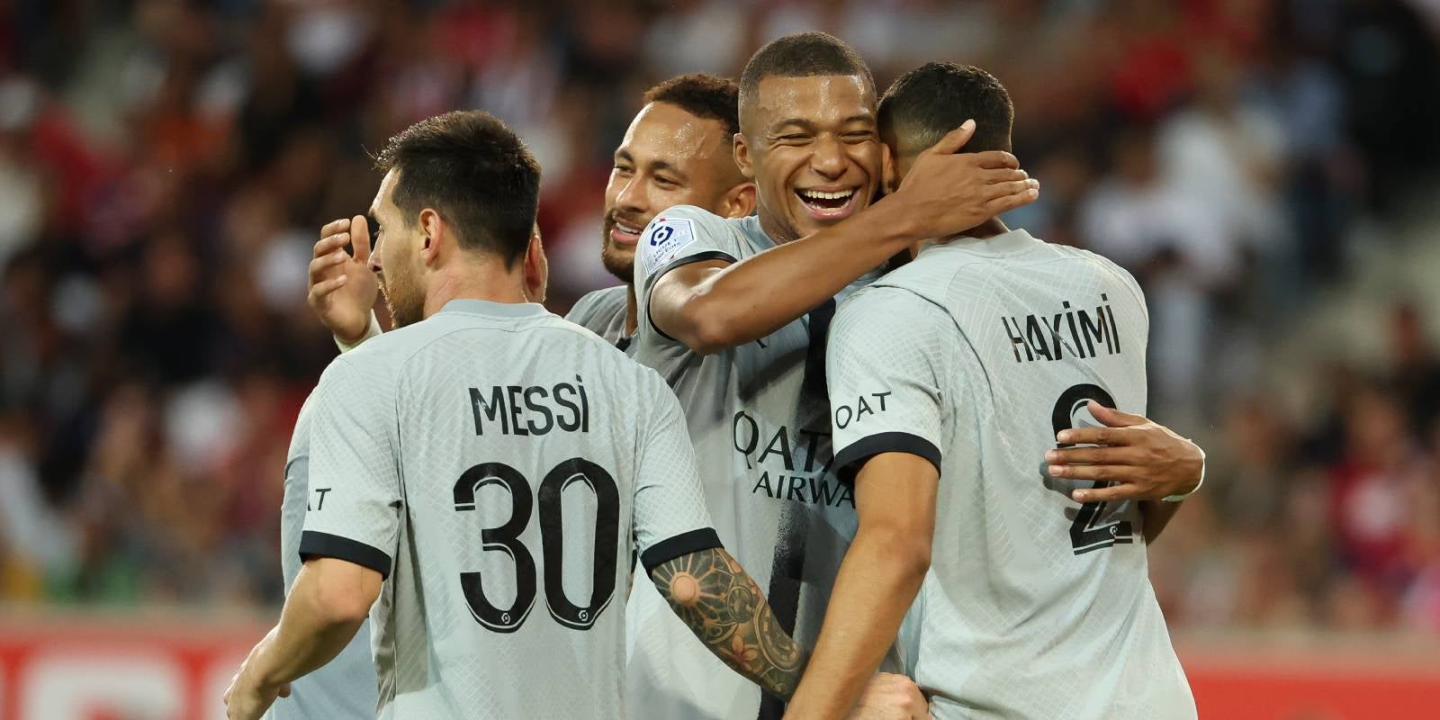 Jugadors del PSG celebren un dels gols en el 1-7 al Lille | Europa Press