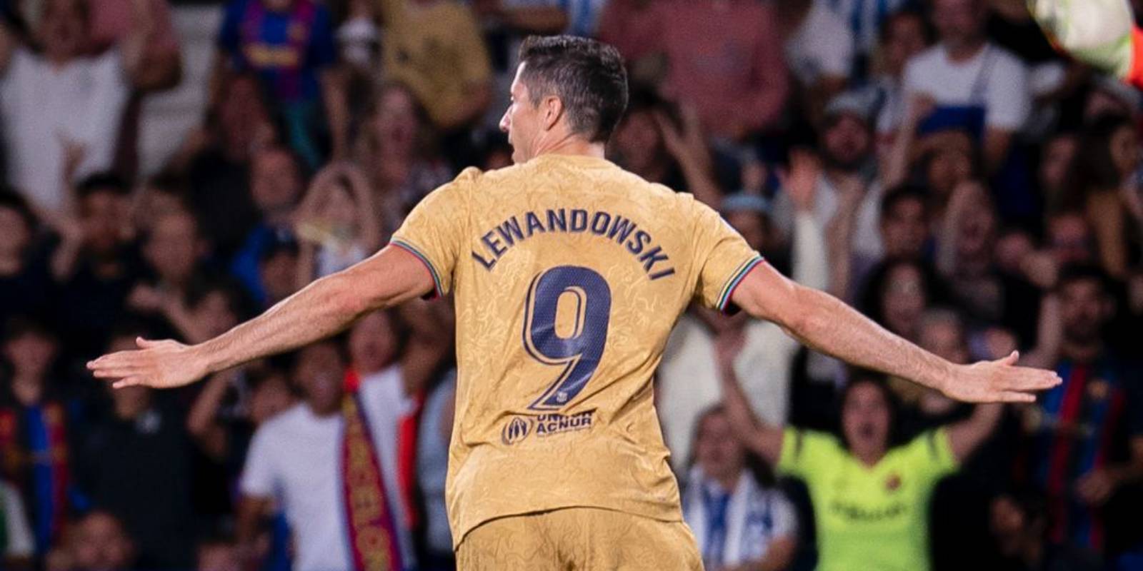 Robert Lewandowski celebra el primer gol del partit | FC Barcelona