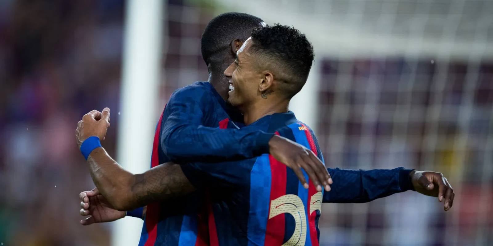 Ousmane Dembélé i Raphinha, celebrant el gol del francès al Gamper | Sara Gordon - FC Barcelona