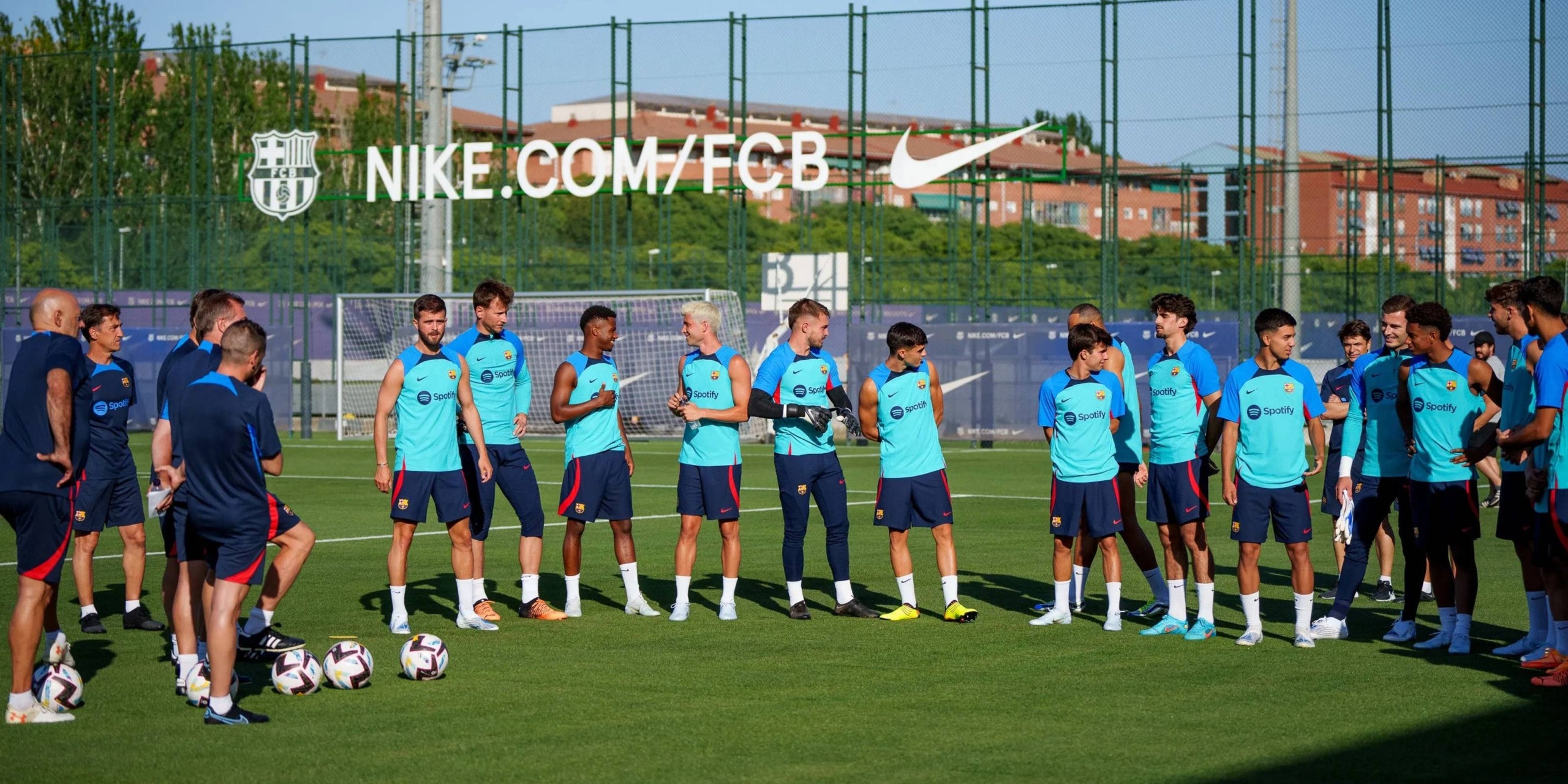 Miralem Pjanic, durant un entrenament amb el Barça | FC Barcelona