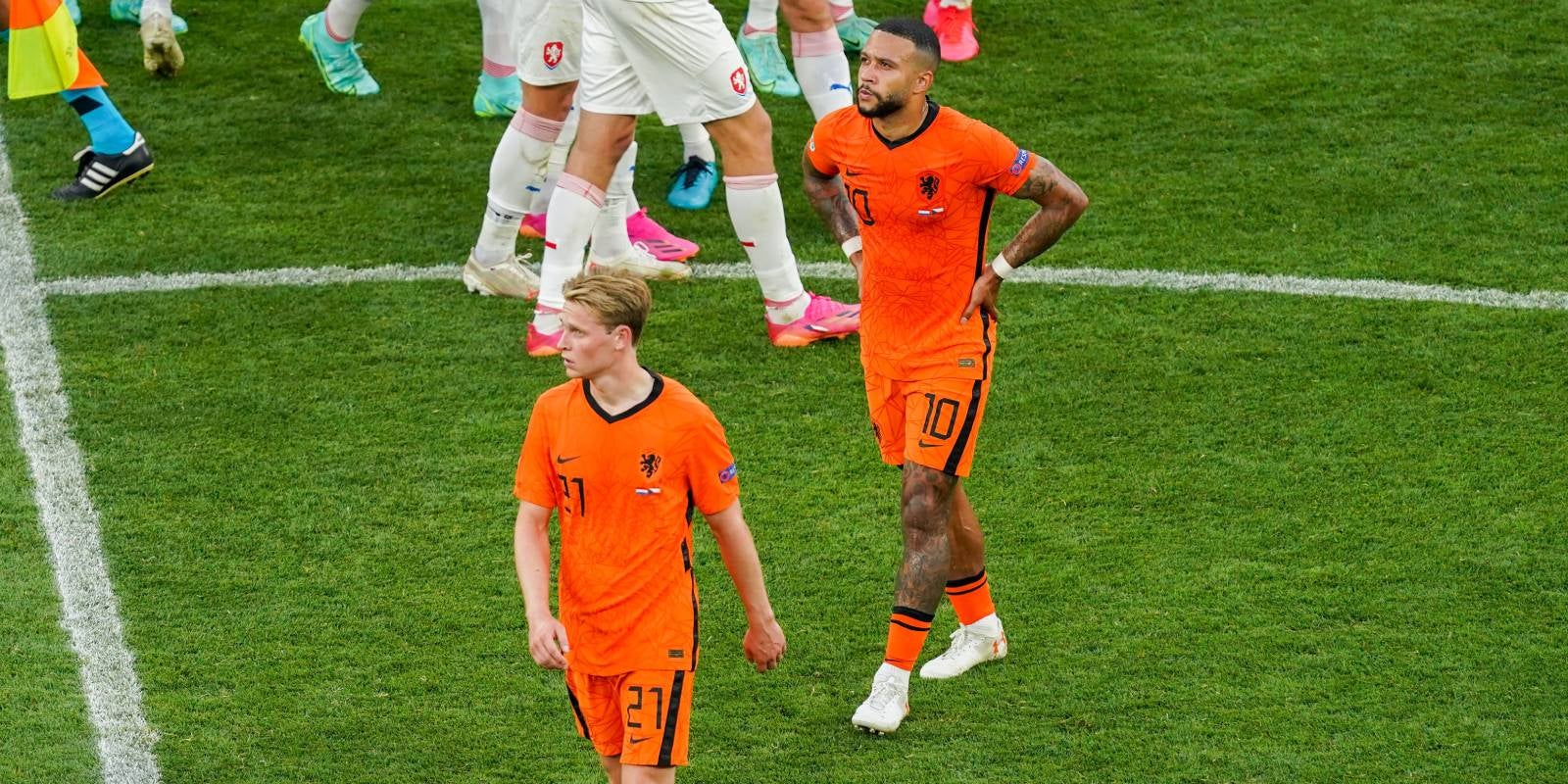 Frenkie de Jong y Memphis Depay, jugadores del Barça, durante un partido con Países Bajos | Europa Press