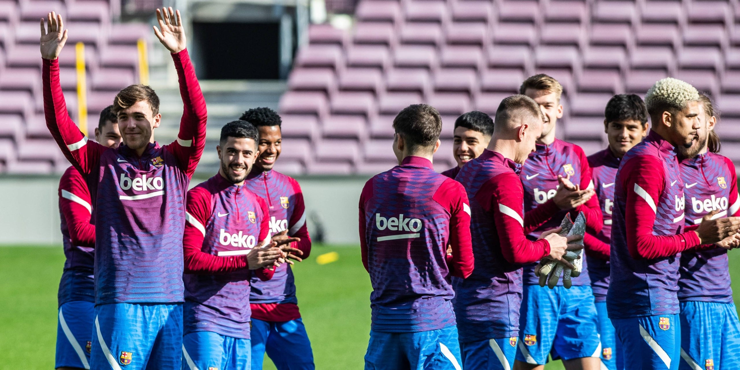 Nico González, durant un entrenament amb el Barça | Europa Press