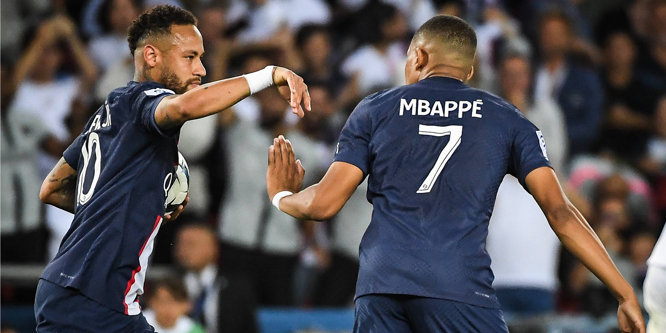 Neymar y Mbappé celebran un gol | Europa Press