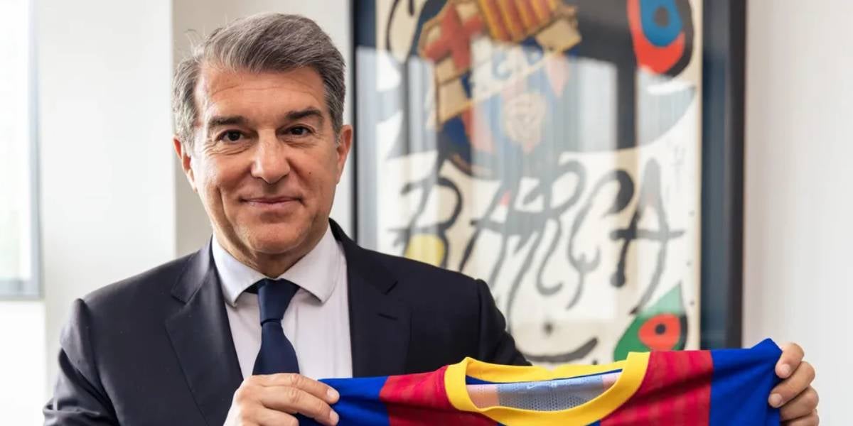 Joan Laporta, con una camiseta del Barça | FC Barcelona