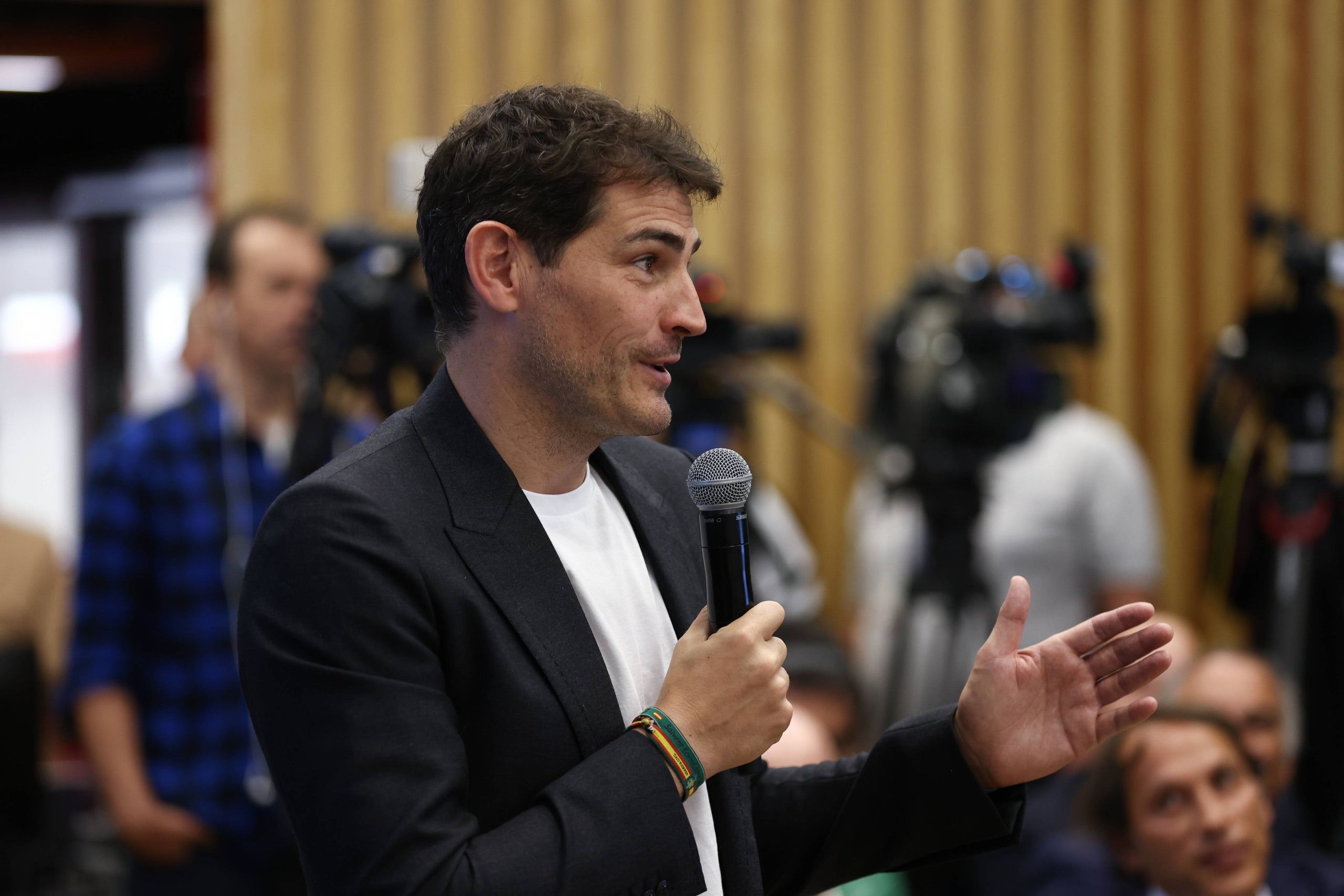 Iker Casillas, amb un micròfon a la mà | Europa Press