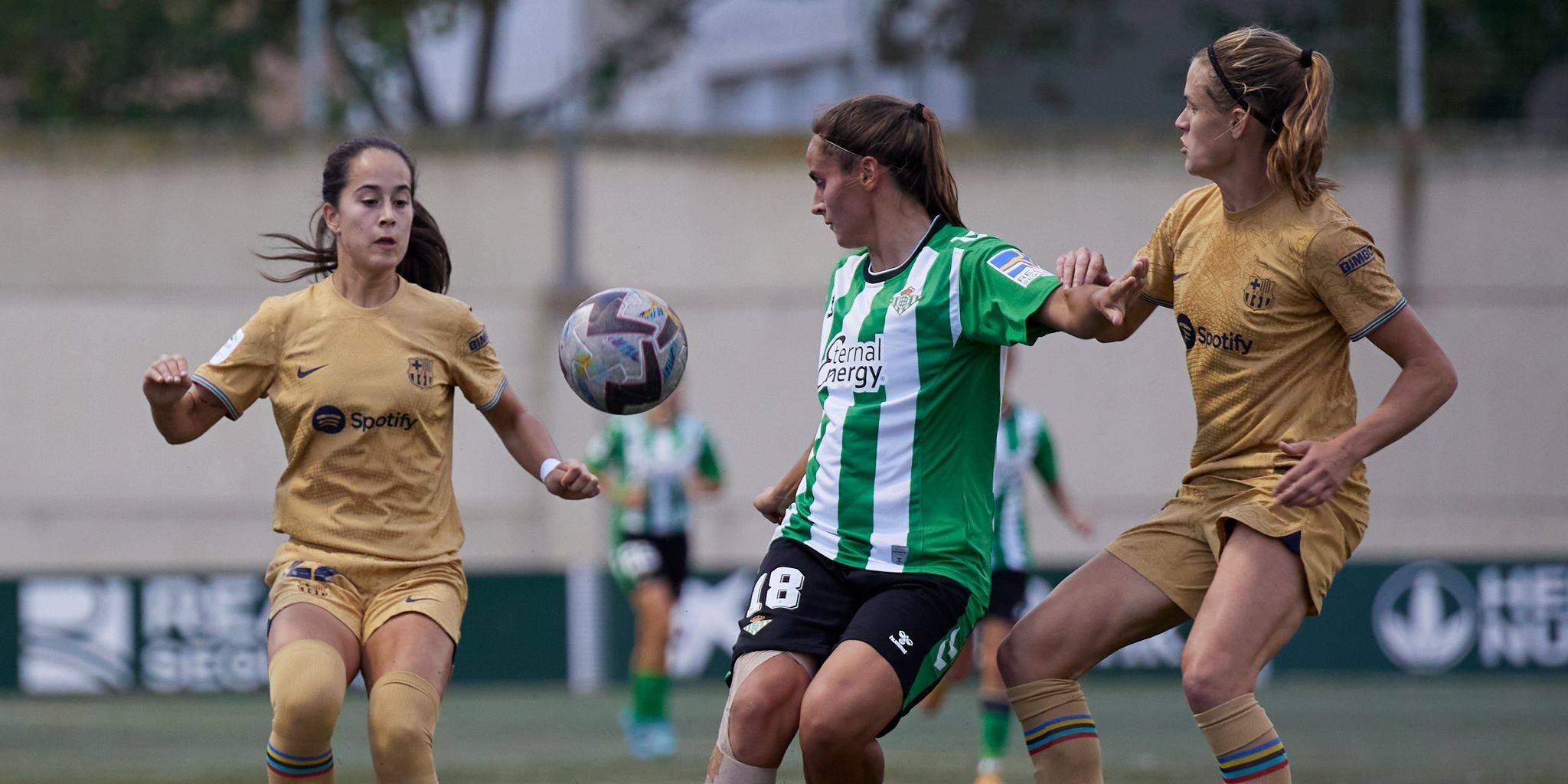 Núria Rábano i Irene Paredes contra el Betis | Real Betis