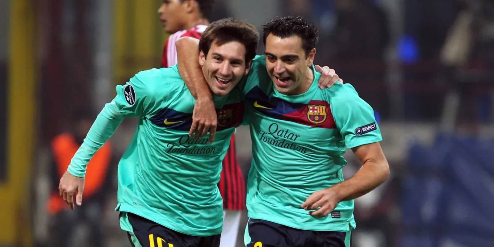 Leo Messi i Xavi Hernández celebren un gol del Barça durant l'etapa de tots dos com a futbolistes blaugranes | FC Barcelona