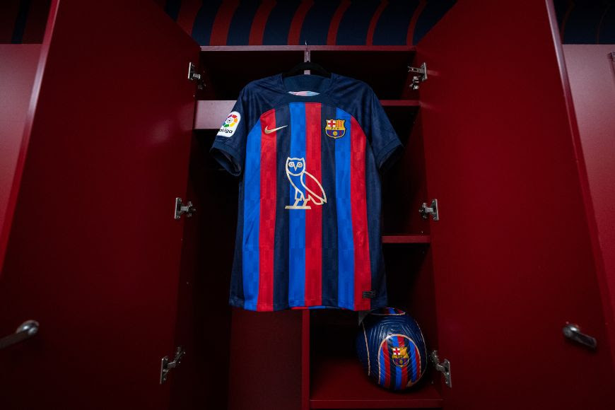 El logotipo del cantante Drake en la camiseta del Barça | FC Barcelona