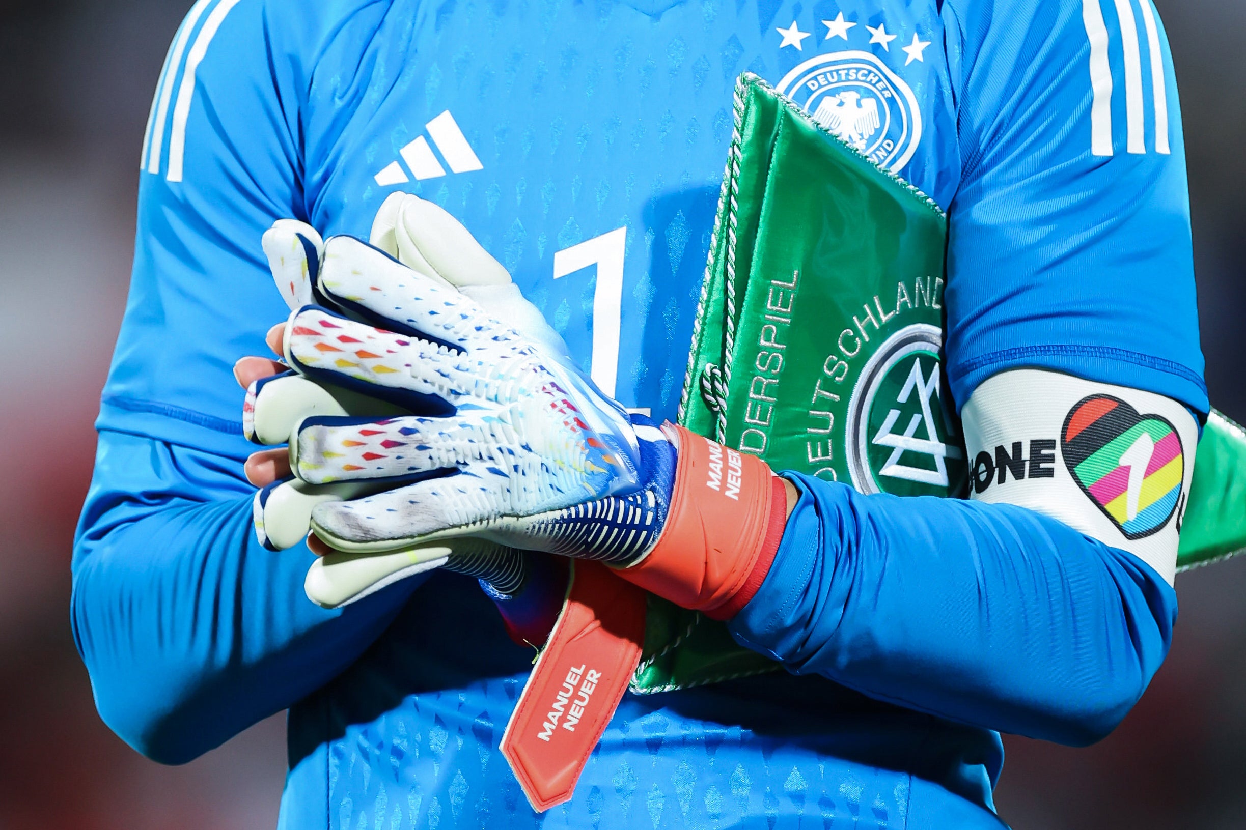 Manuel Neuer, amb el braçalet 'One Love' en defensa del col·lectiu LGTBIQ+ | Europa Press