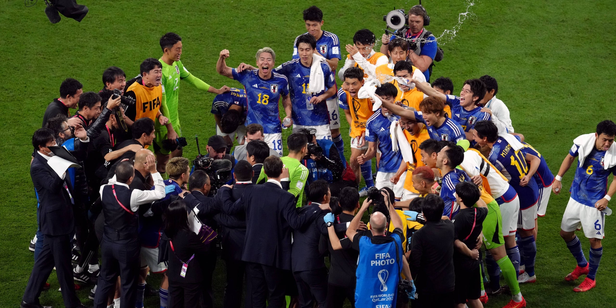 Els jugadors del Japó celebren la victòria contra Alemanya | Europa Press