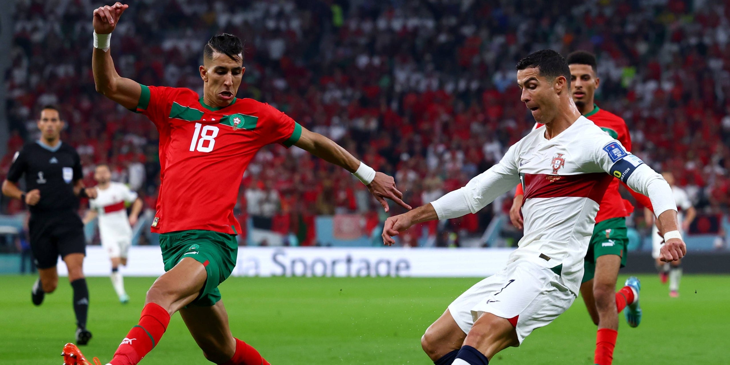 Cristiano Ronaldo, amb El Yamiq durant el Marroc-Portugal | Europa Press