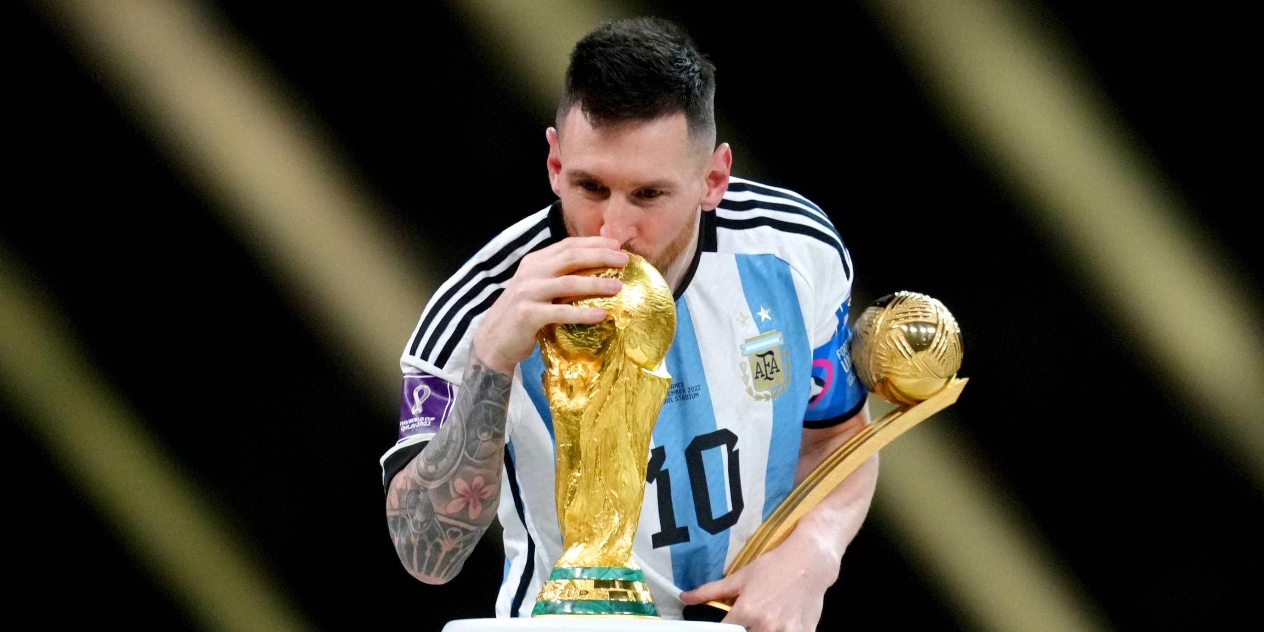 Leo Messi, dando un beso a la Copa del Mundo | Europa Press