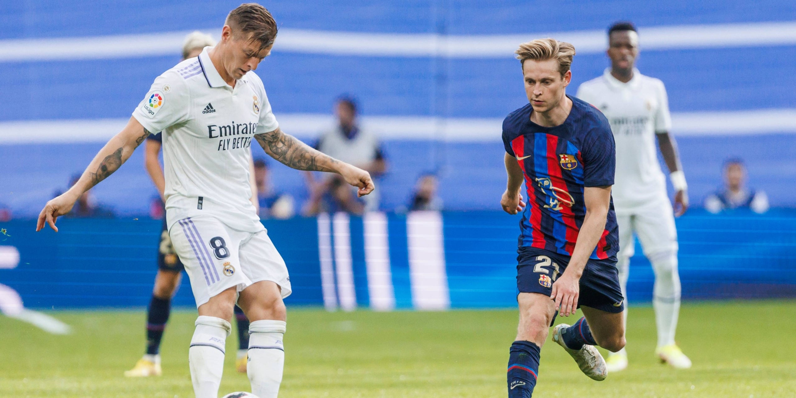 Toni Kroos i Frenkie de Jong, durant l'últim clàssic de lliga | Europa Press