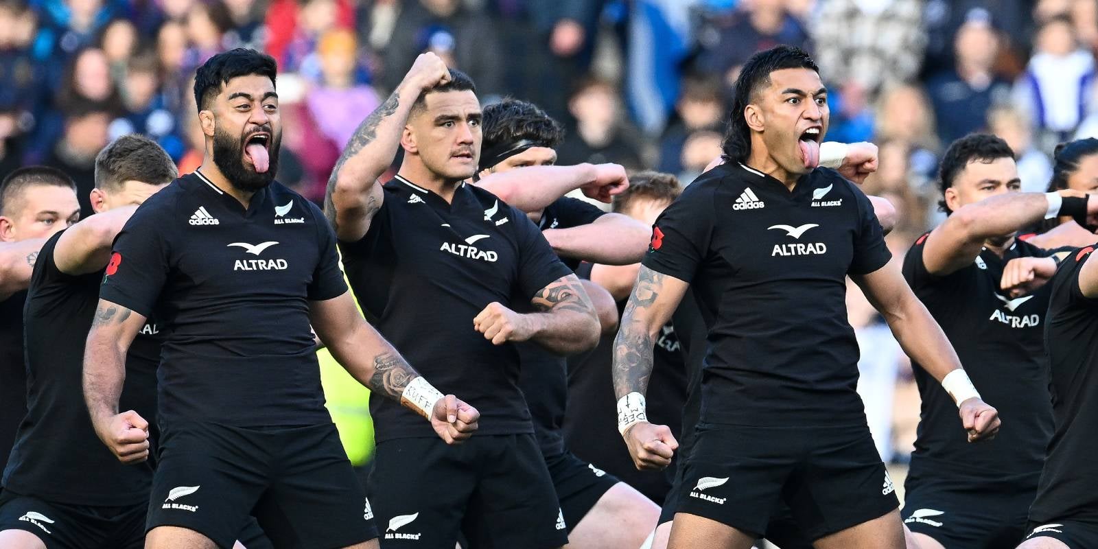 Jugadors de la selecció neozelandesa de rugbi fent una haka, en arxiu | Europa Press