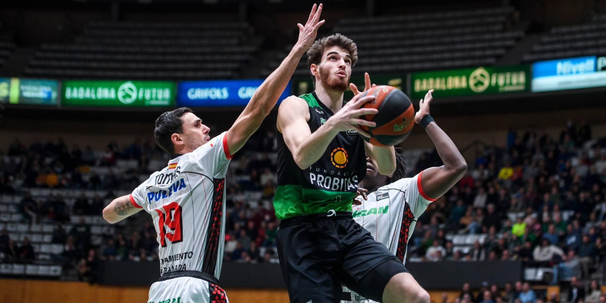 Pep Busquets, entrant a cistella | @Penya1930