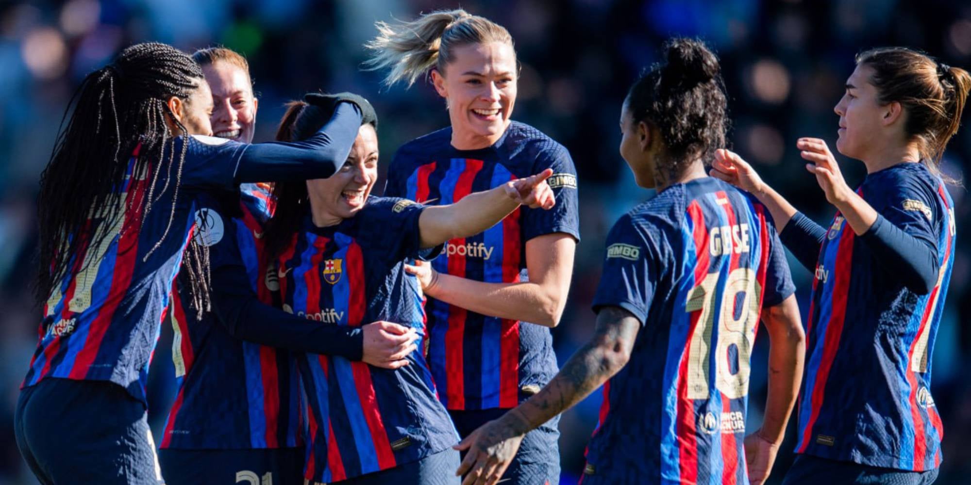 Les jugadores del Barça celebren el primer gol d'Aitana | @fcbfemeni