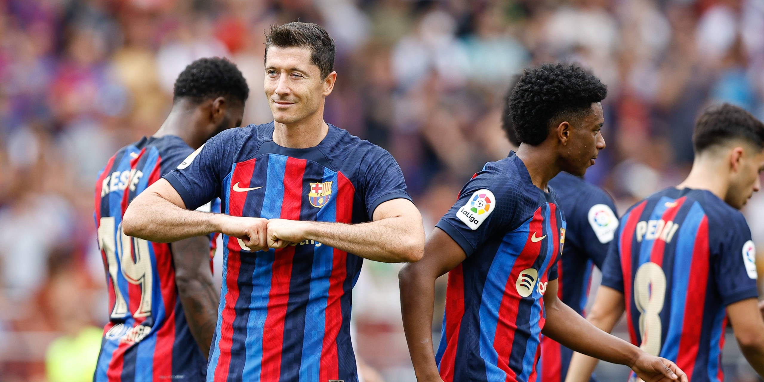 Robert Lewandowski, celebrant un gol amb els seus companys del Barça | Europa Press