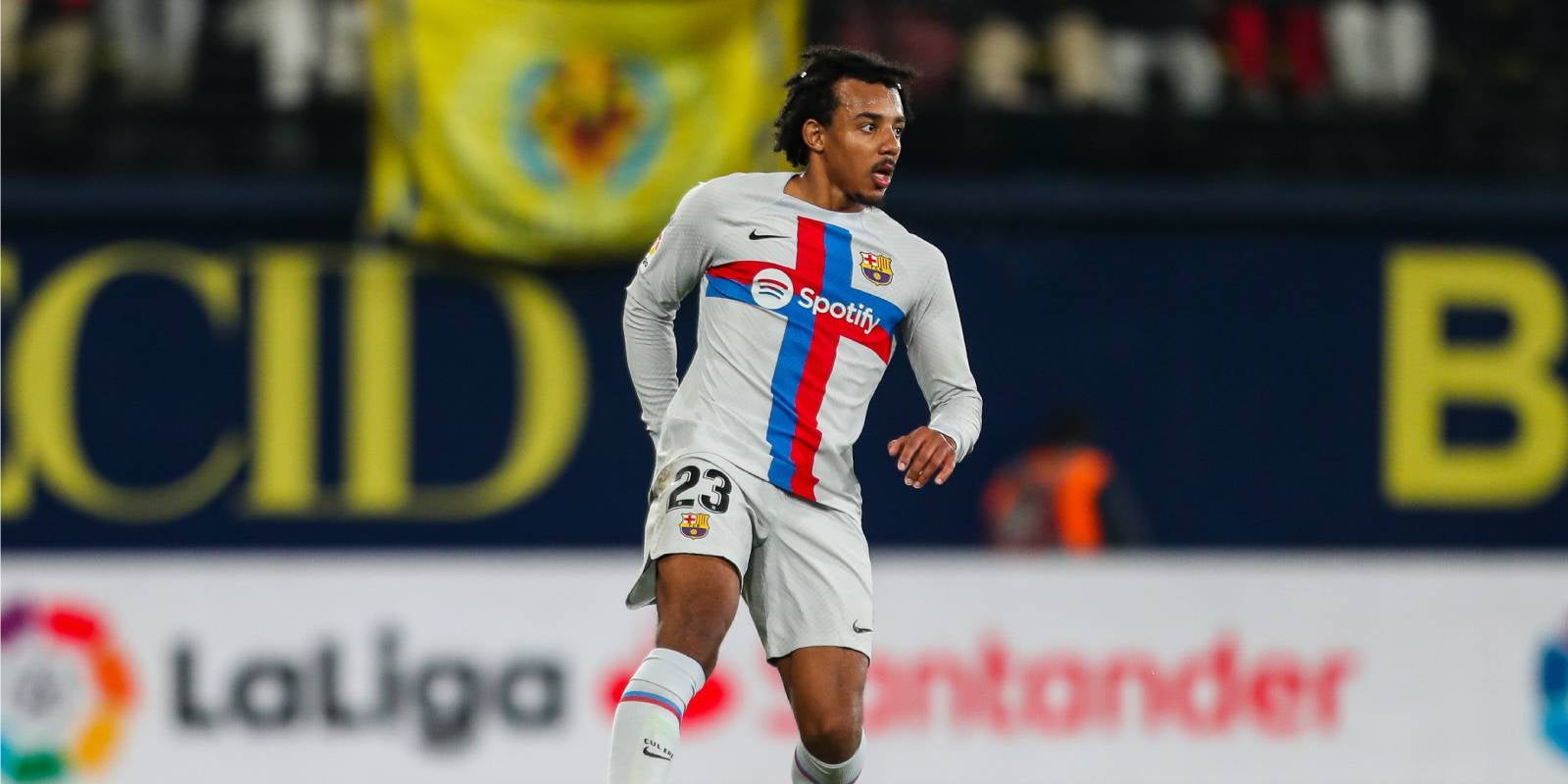 Jules Koundé, jugador del Barça, durant la visita de Lliga al camp del Vila-real de la temporada 2022/2023 | Europa Press