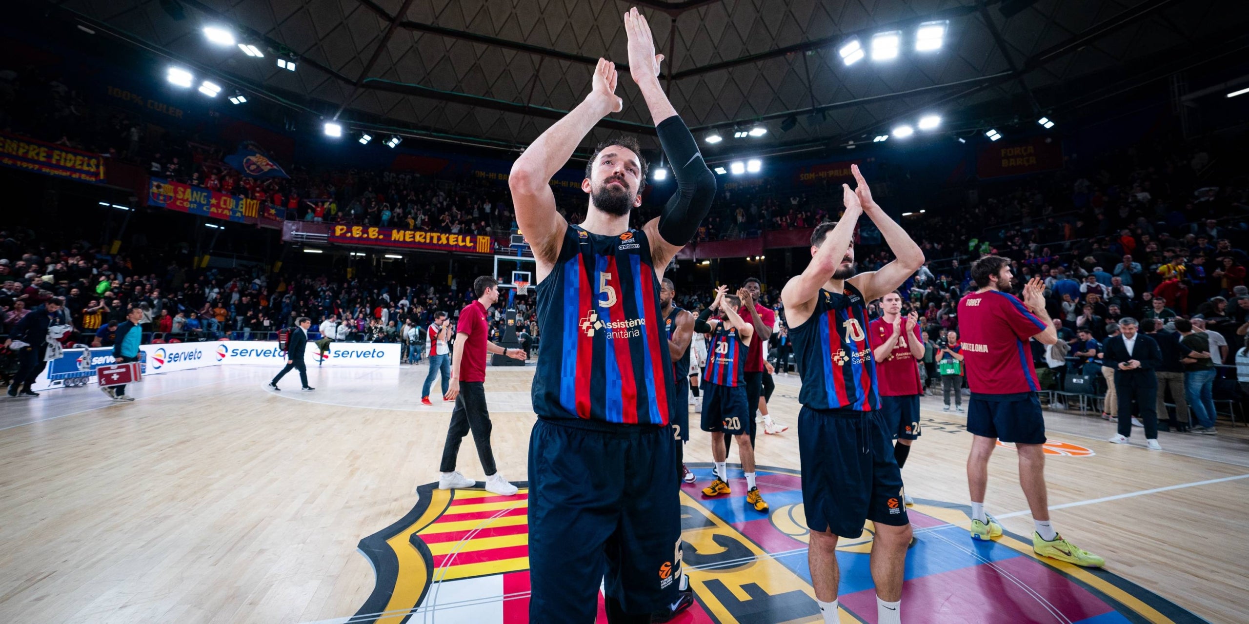 Els jugadors del Barça celebren la victòria contra el Bayern | FC Barcelona